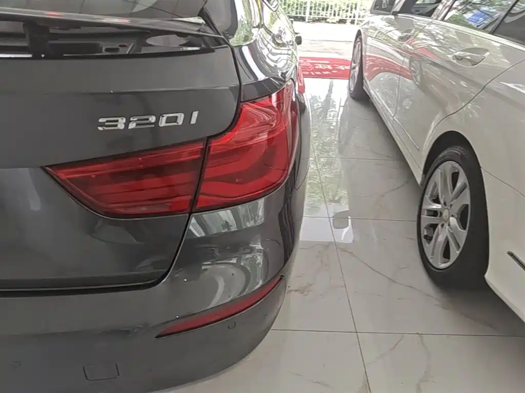 BMW 3 Series GT 2019 320i Fashion Model фото 8