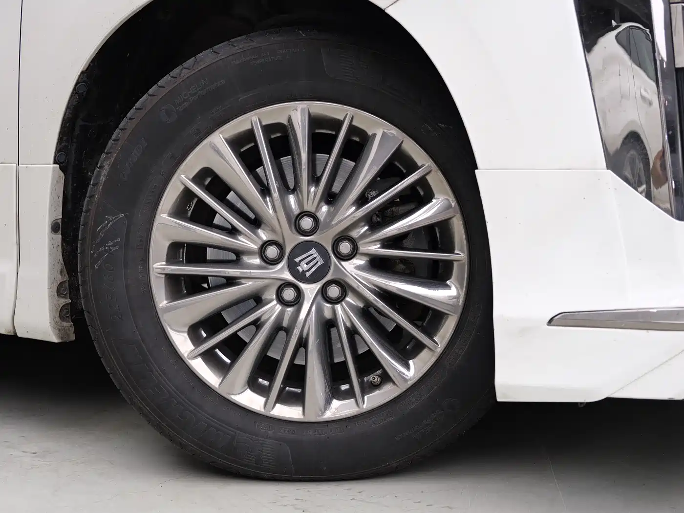 Toyota Alphard 2021 Hybrid 2.5L Luxury фото 2