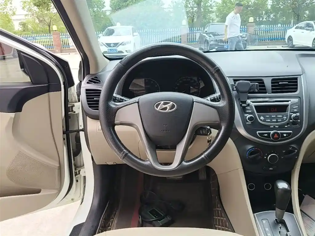 Hyundai Verna 2014 1.4L Automatic Smart GLS фото 11