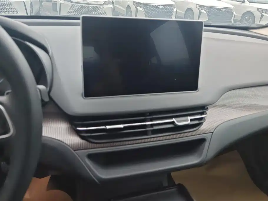 Hongqi E-QM5 2022 431km Charging Enjoyment Edition фото 13