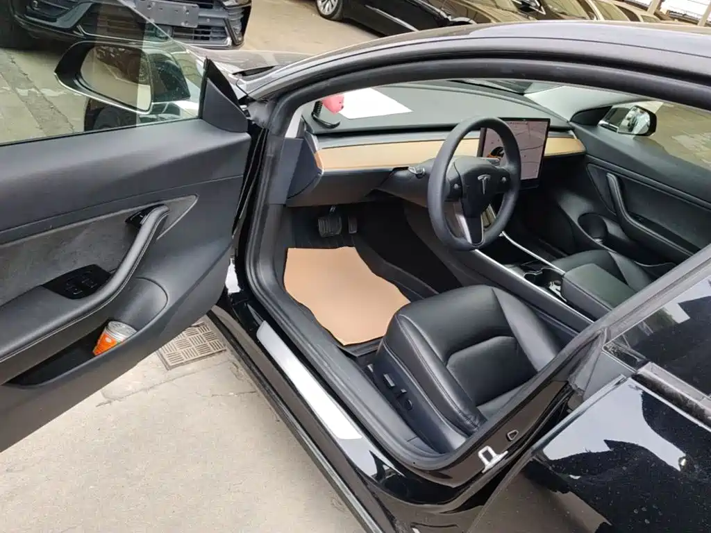 Фото 16 - Tesla Model 3