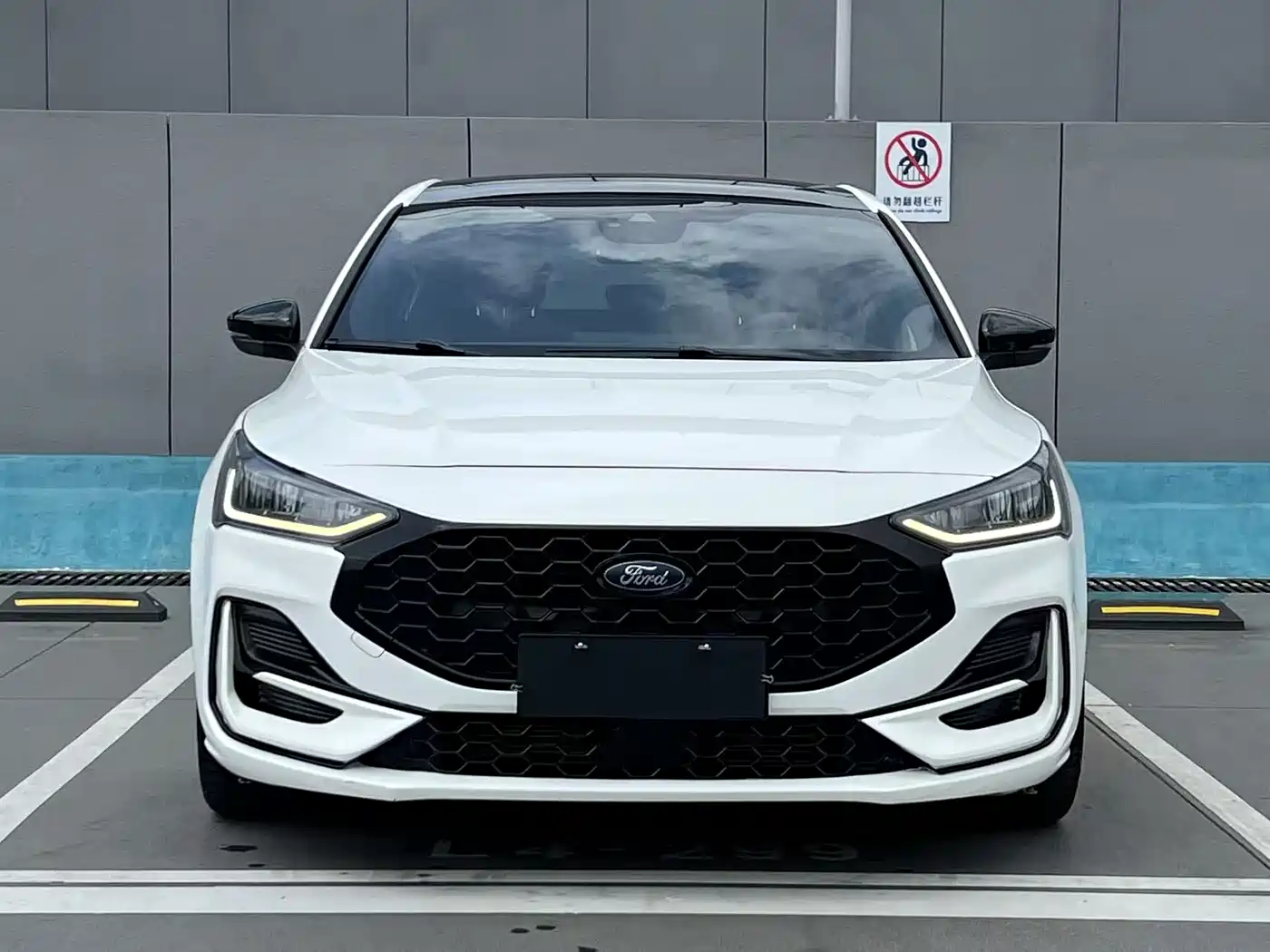 FORD FOX