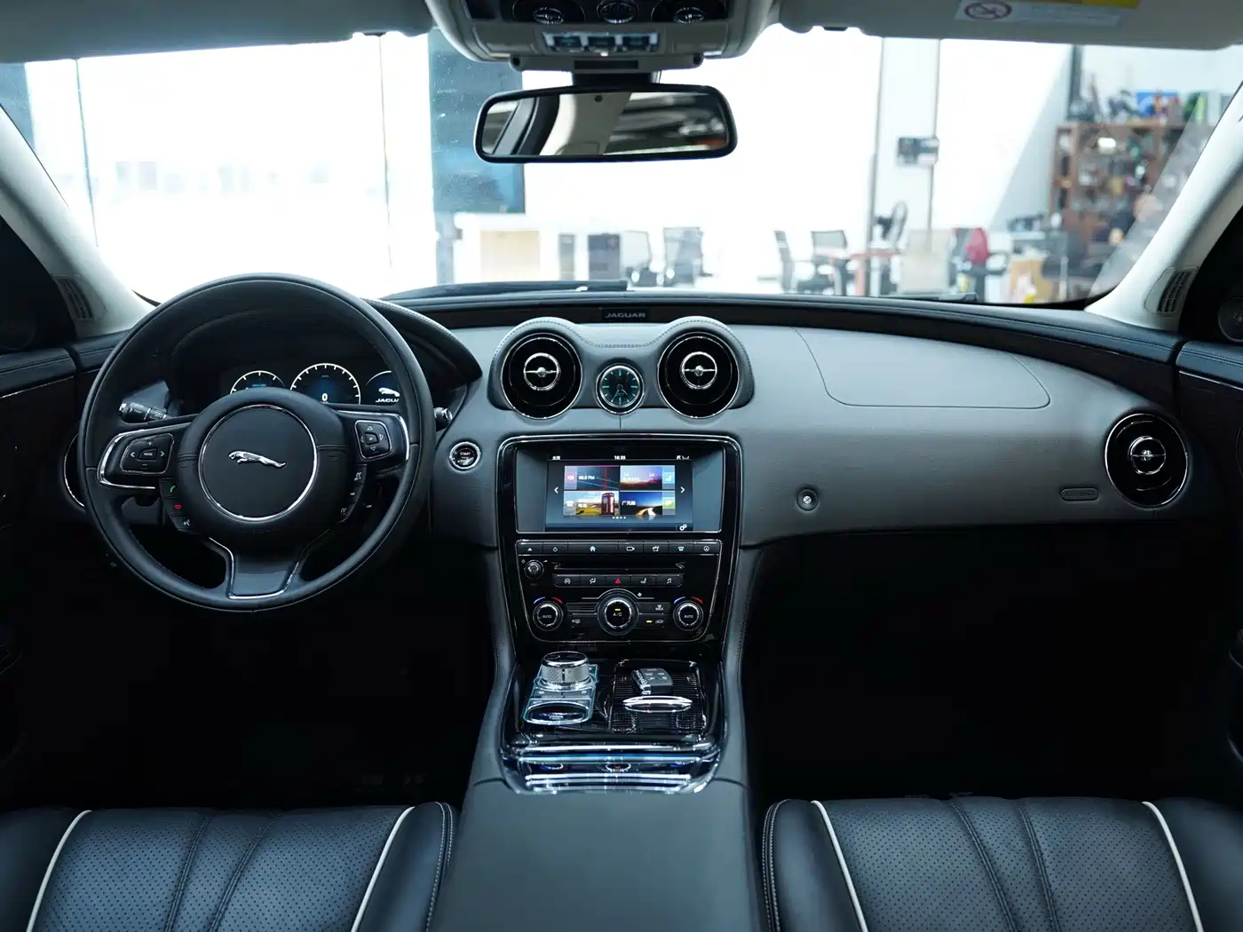 Jaguar XJ 2017 2016 XJL 3.0 SC 4WD Panorama Business Edition