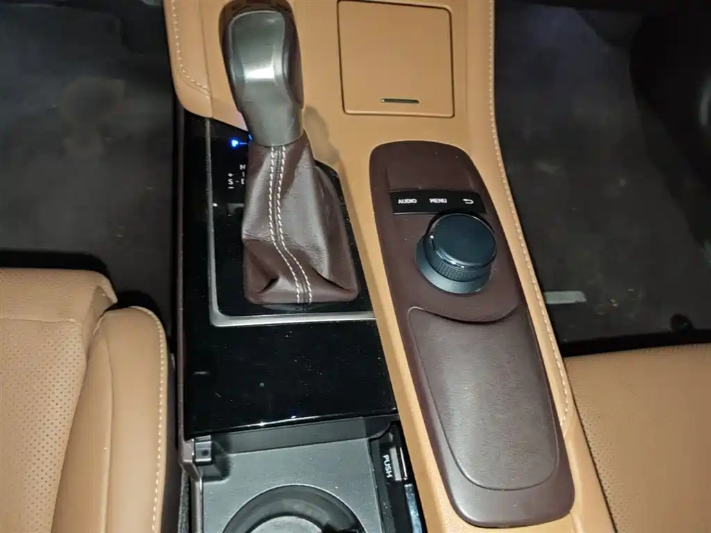Lexus ES 2015 200 Elite Edition фото 7