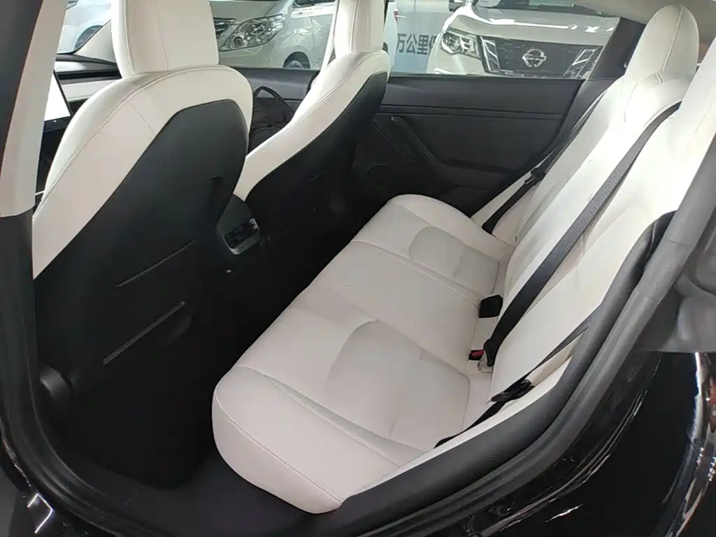 Фото 17 - Tesla Model 3