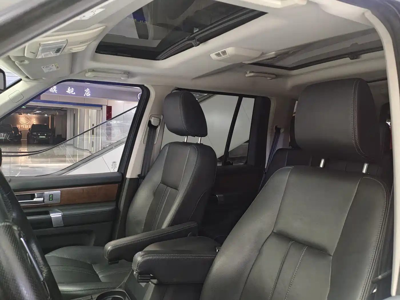 Land Rover Discovery 2016 3.0 SC V6 SE фото 13