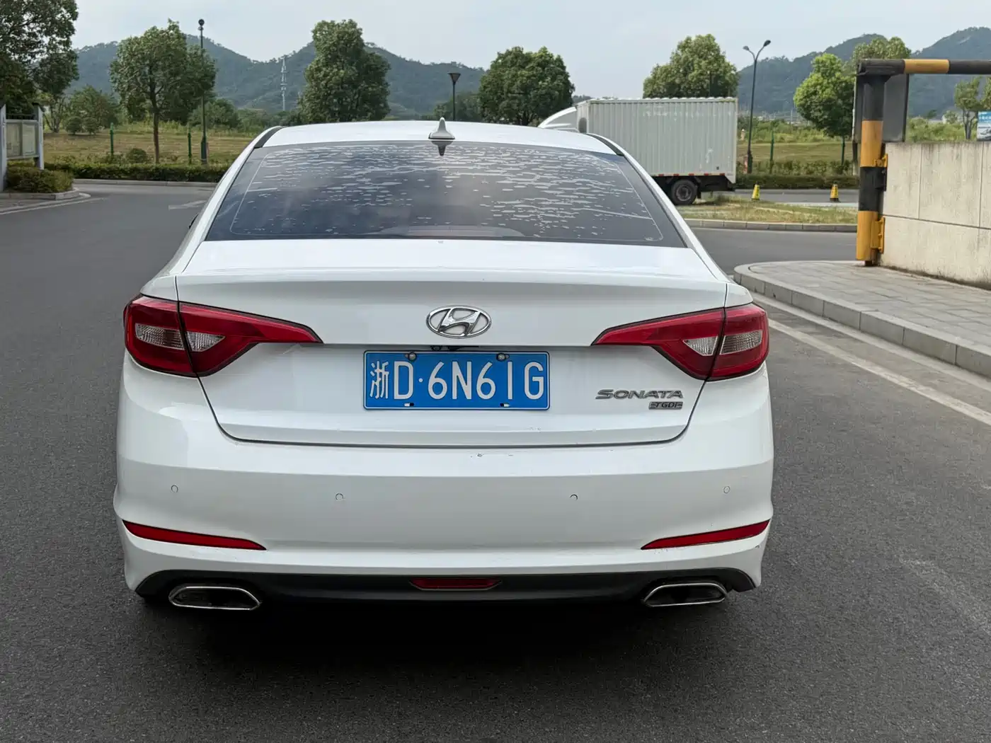 Photo 5 - Hyundai Sonata