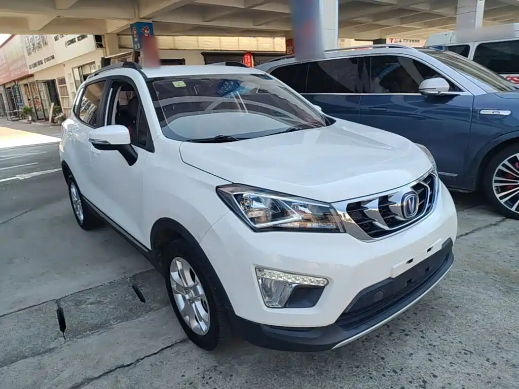 Фото 4 - Changan CS15