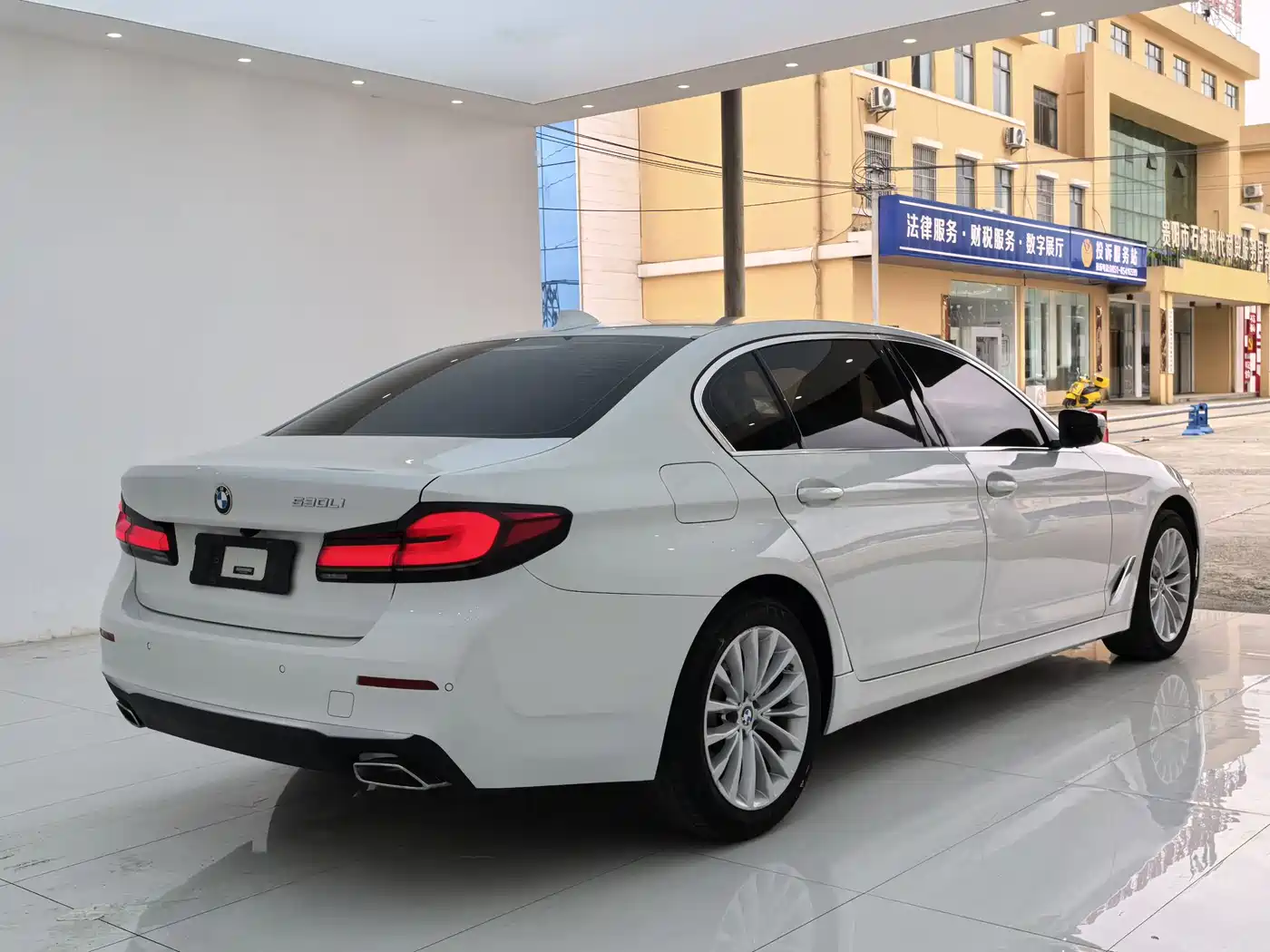 BMW 5-SERIES