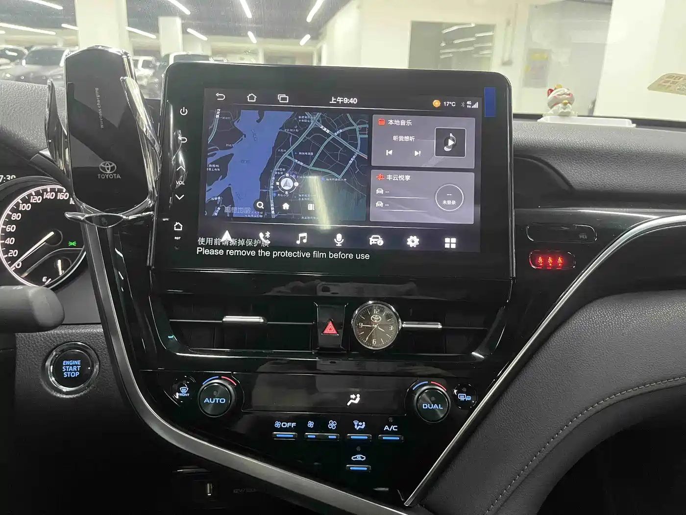 Фото 8 - Toyota Camry