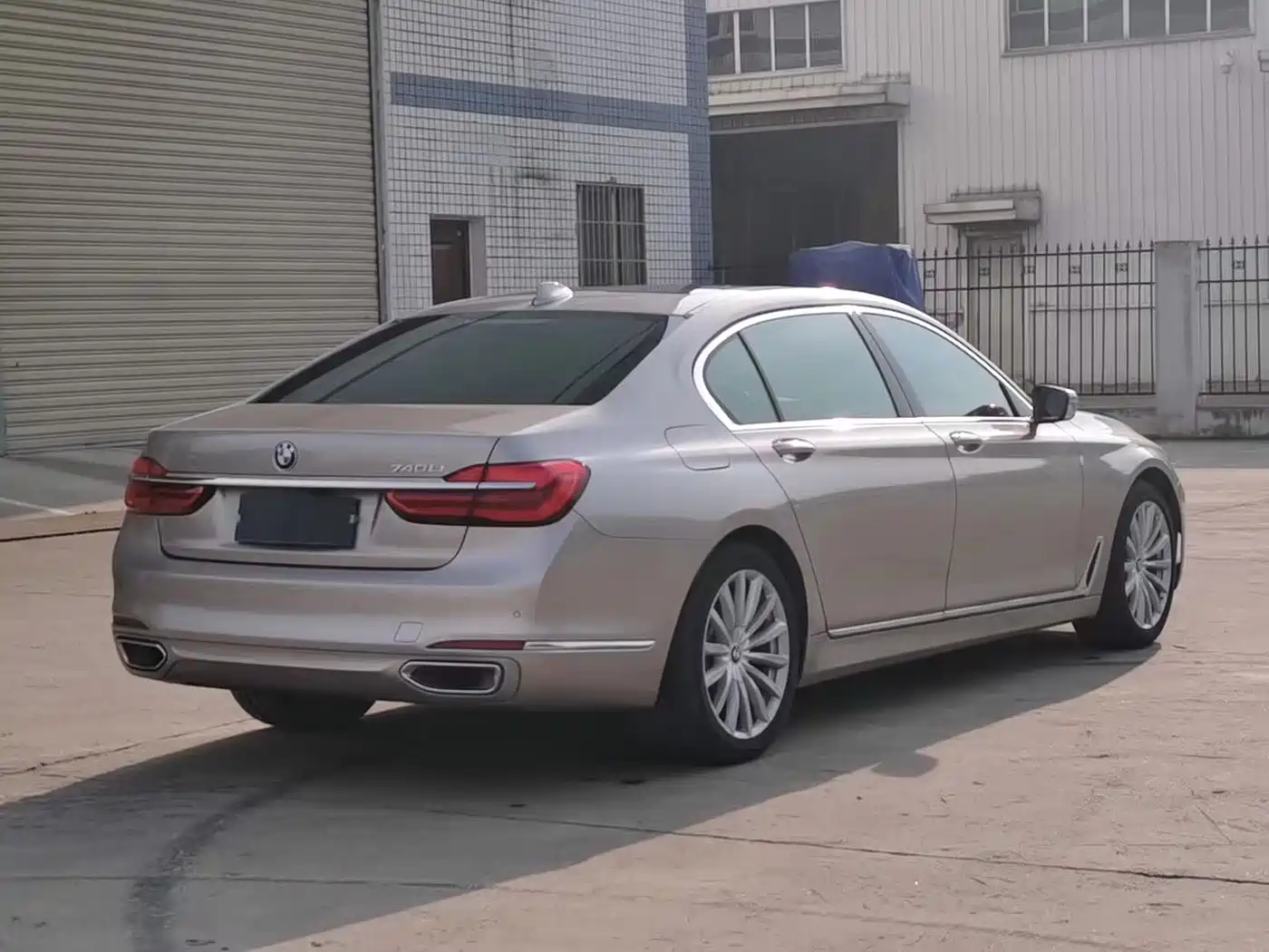 BMW 7 Series 2016 740Li Leading Edition фото 6