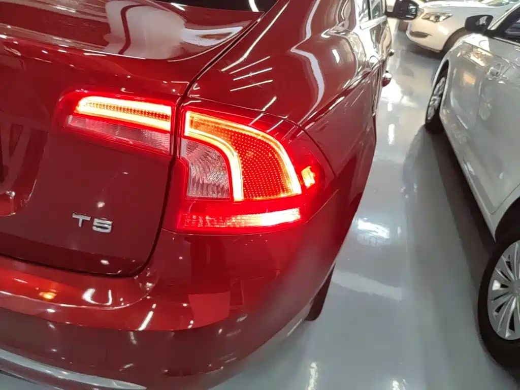 Фото 8 - Volvo S60