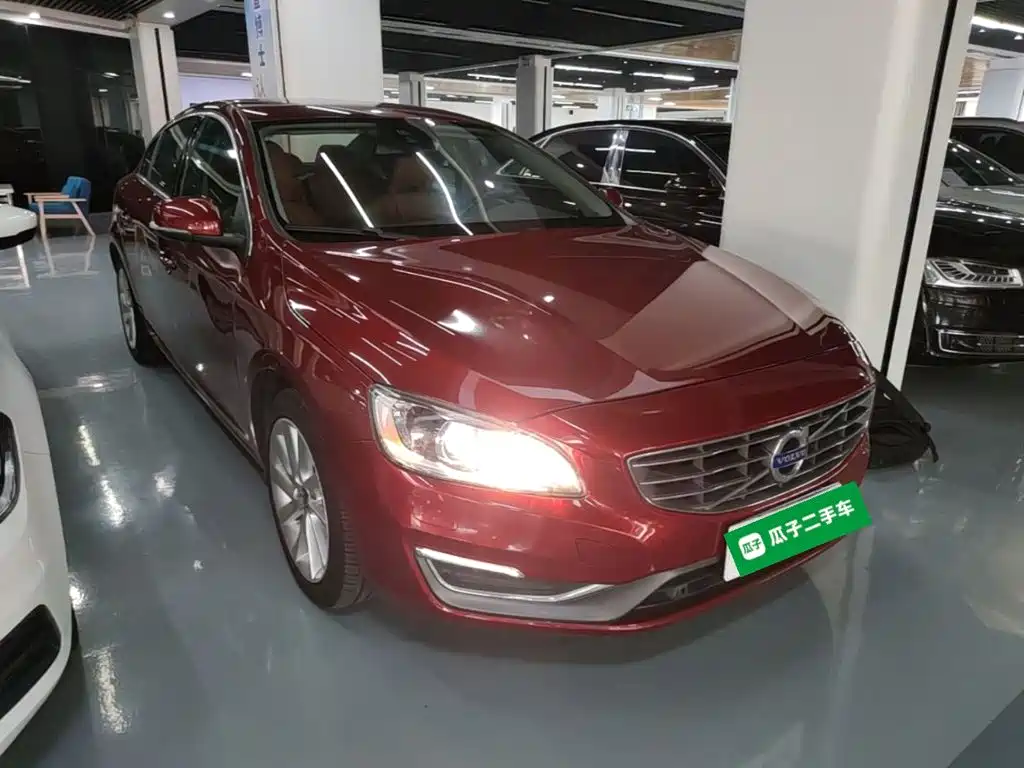Фото 4 - Volvo S60
