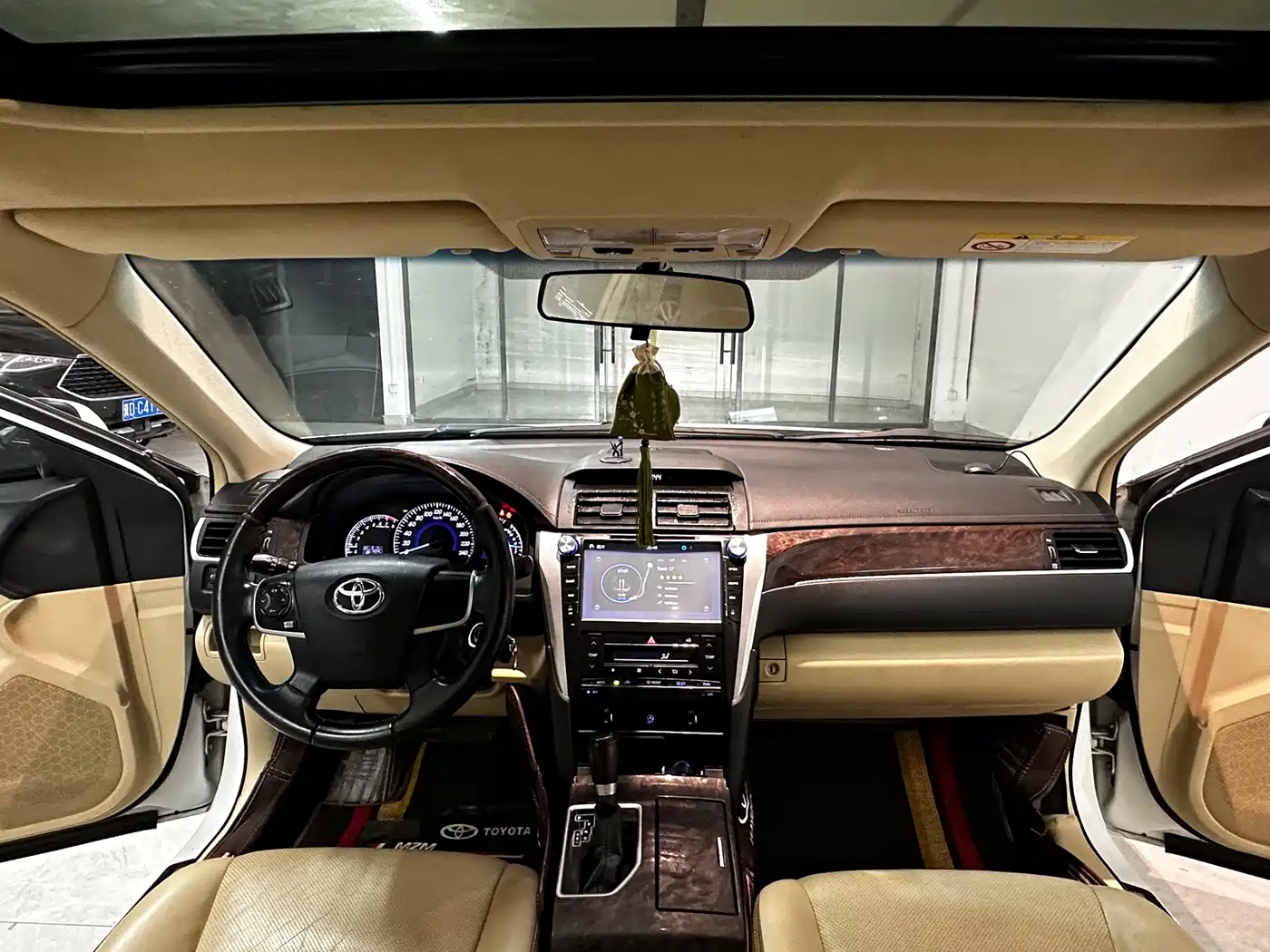 Фото 8 - Toyota Camry
