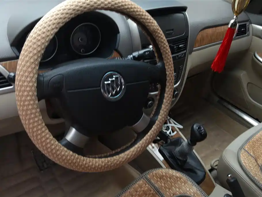 Buick Excelle 2015 1.5L Manual Classic фото 11