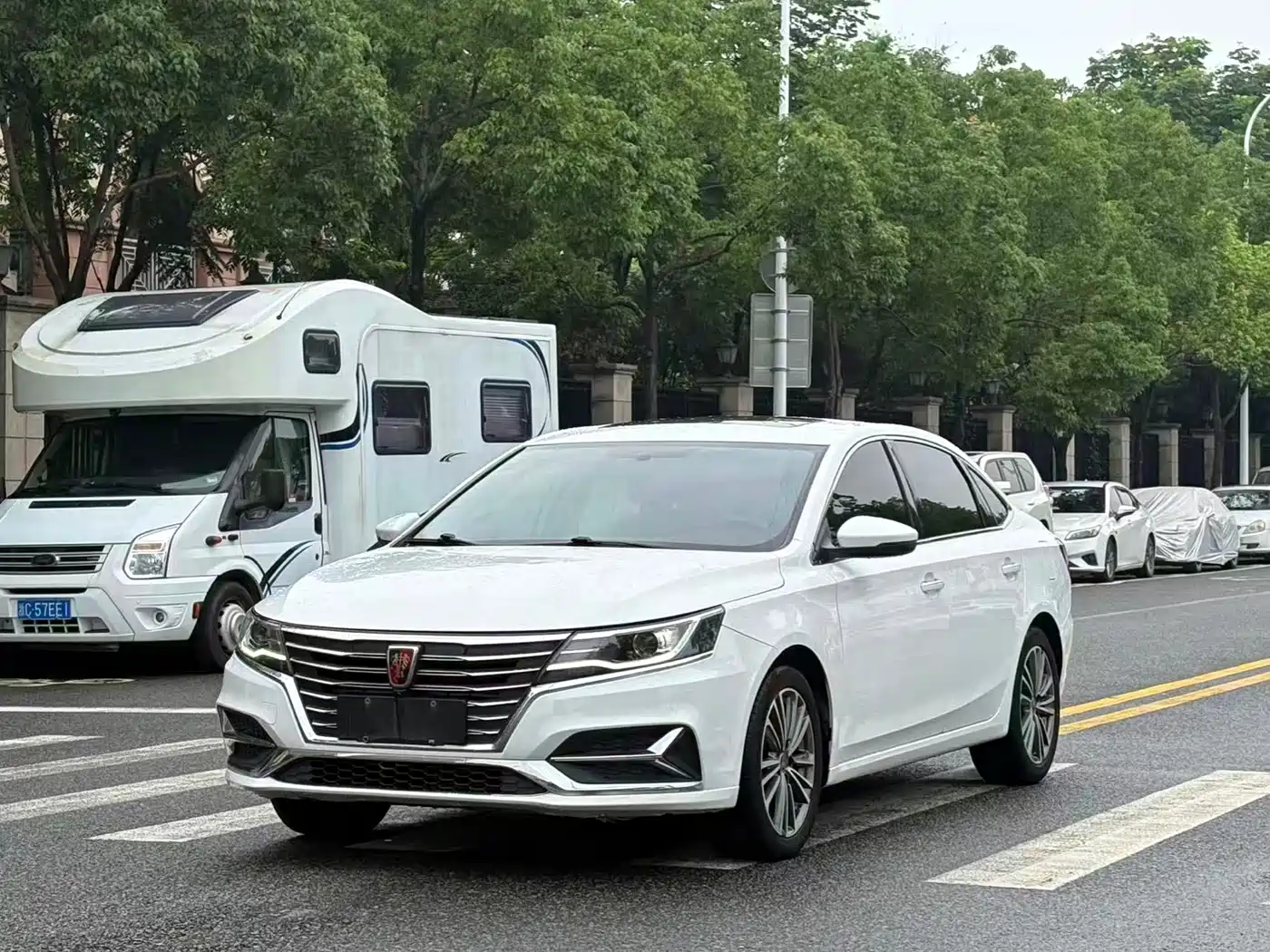 Roewe i6 2020 PLUS 1.6L CVT 4G Connected Glory Holographic Edition