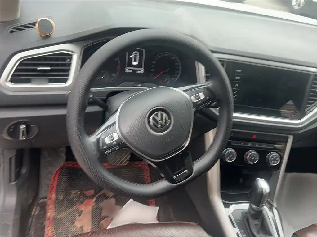 VOLKSWAGEN T-ROC EXPLORING SONGS