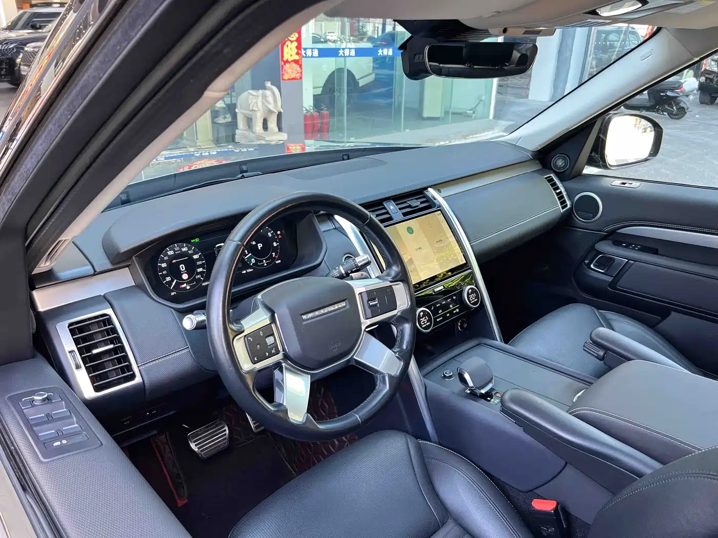 Land Rover Discovery 2021 360PS R-Dynamic SE фото 14
