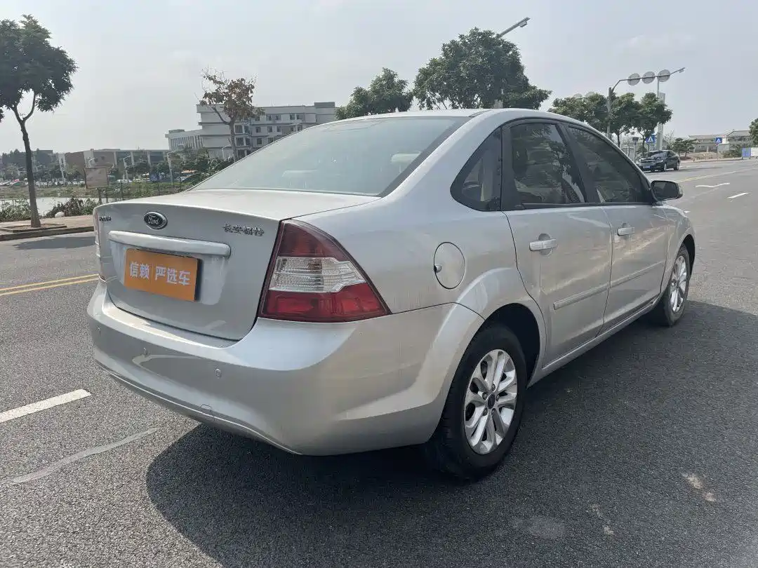 Фото 4 - Ford Focus