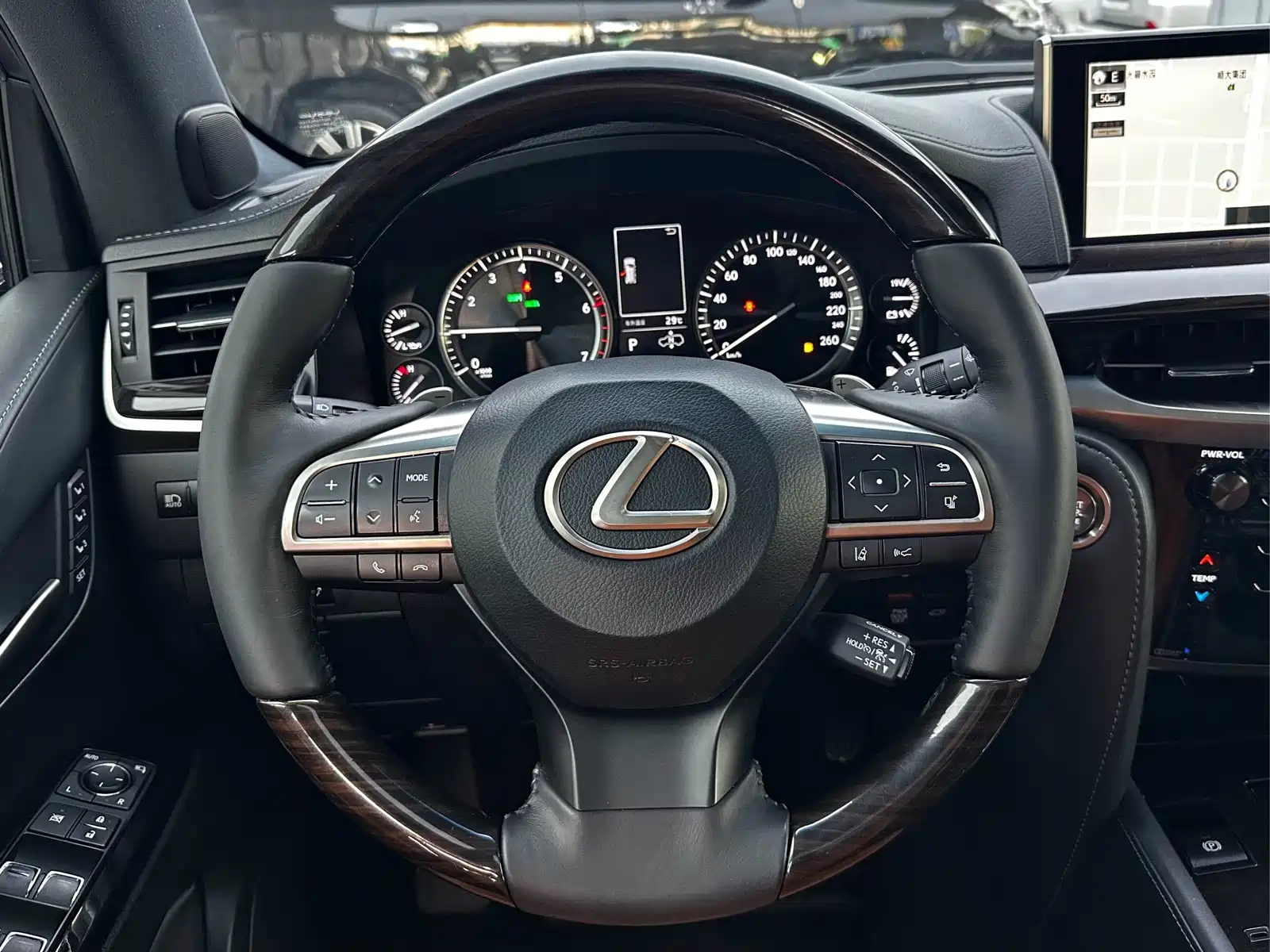 Фото 7 - Lexus LX