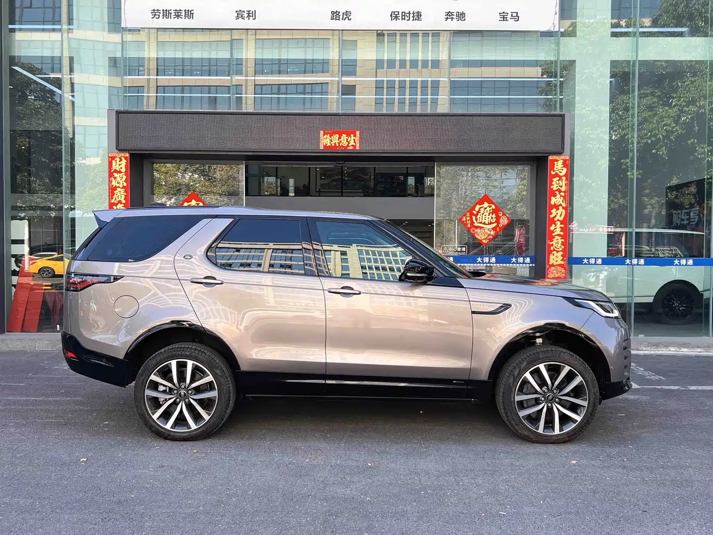 Land Rover Discovery 2021 360PS R-Dynamic SE фото 20