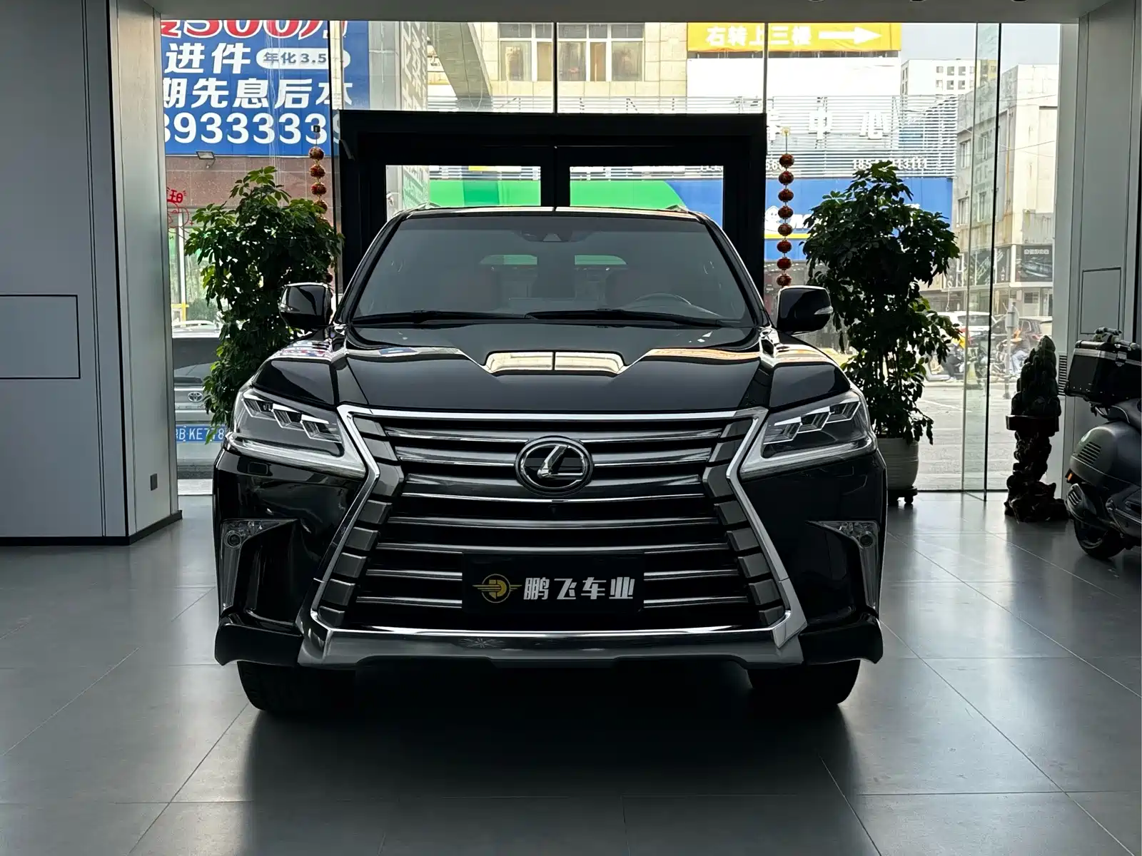Фото 2 - Lexus LX