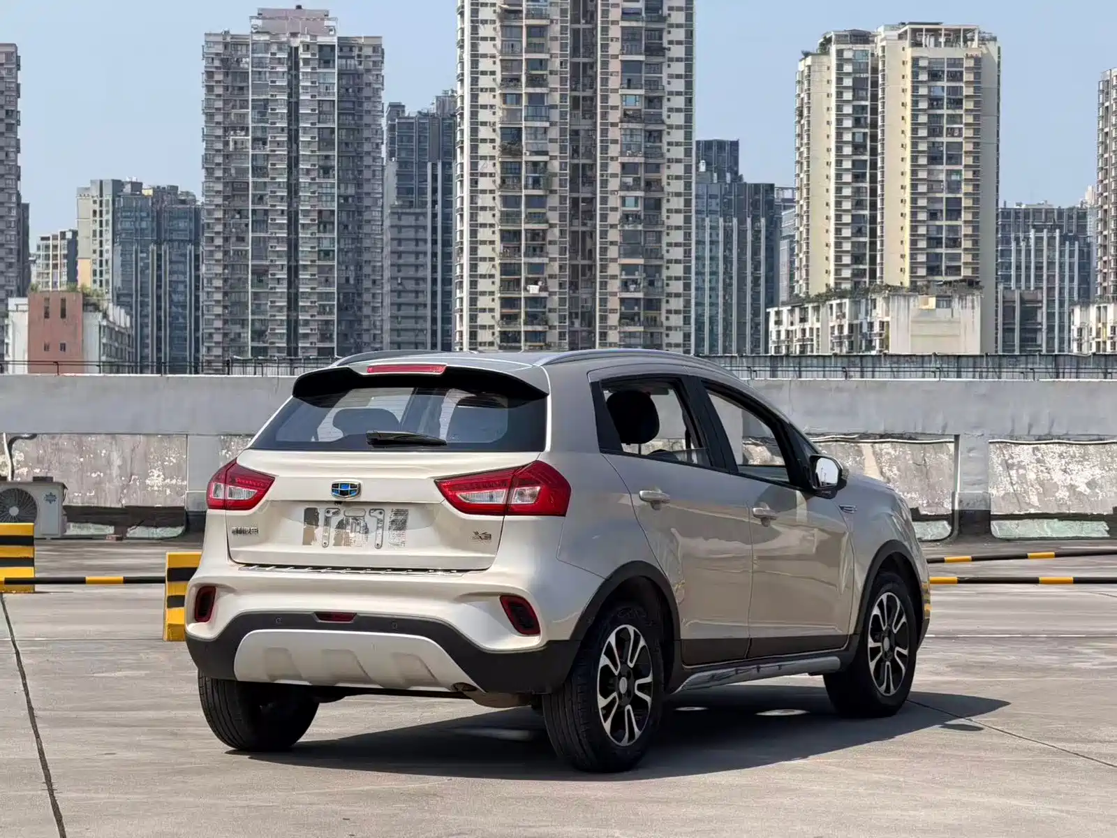 Фото 7 - Geely Vision X3