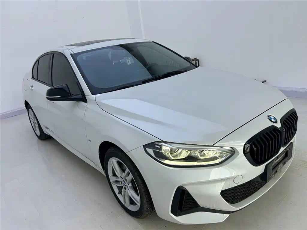 BMW 1 Series 2022 120i M Sport Shadow Edition фото 19