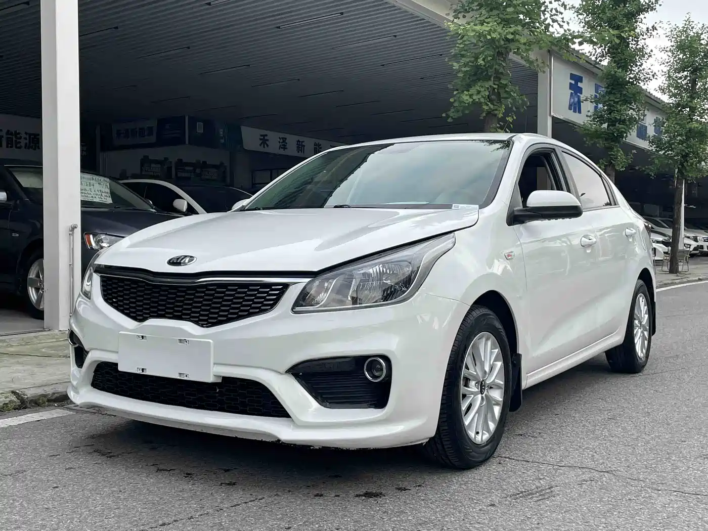 Kia K2 2017 Sedan 1.4L AT GLS