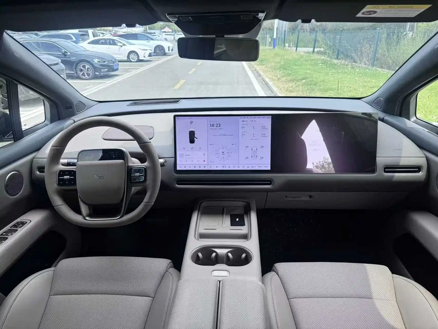 Photo 8 - Li Auto i6