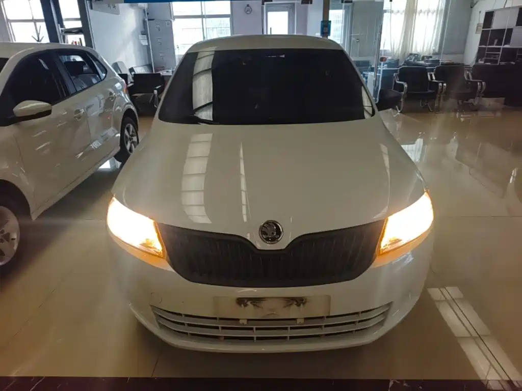 Photo 3 - Škoda Rapid