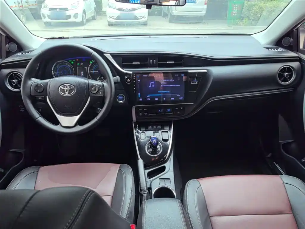 Toyota Corolla 2018 Hybrid 1.8L E-CVT Smart Edition фото 10