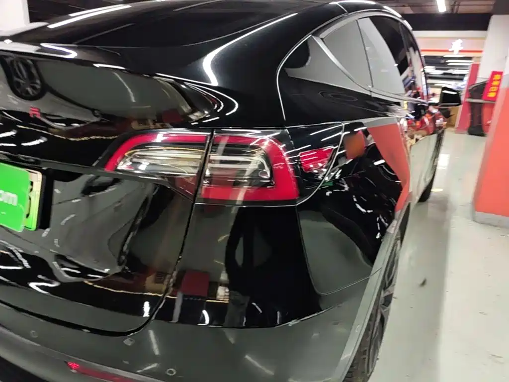 Фото 8 - Tesla Model Y