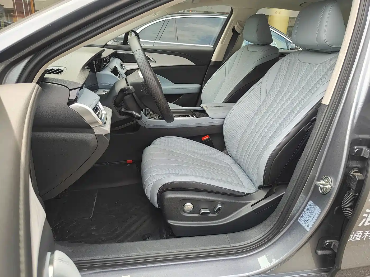 Hongqi H5 PHEV 2025 170 Super Hybrid Edition фото 8