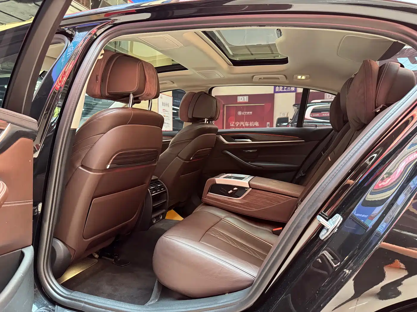 BMW 5 Series New Energy 2019 530Le Luxury Package фото 15