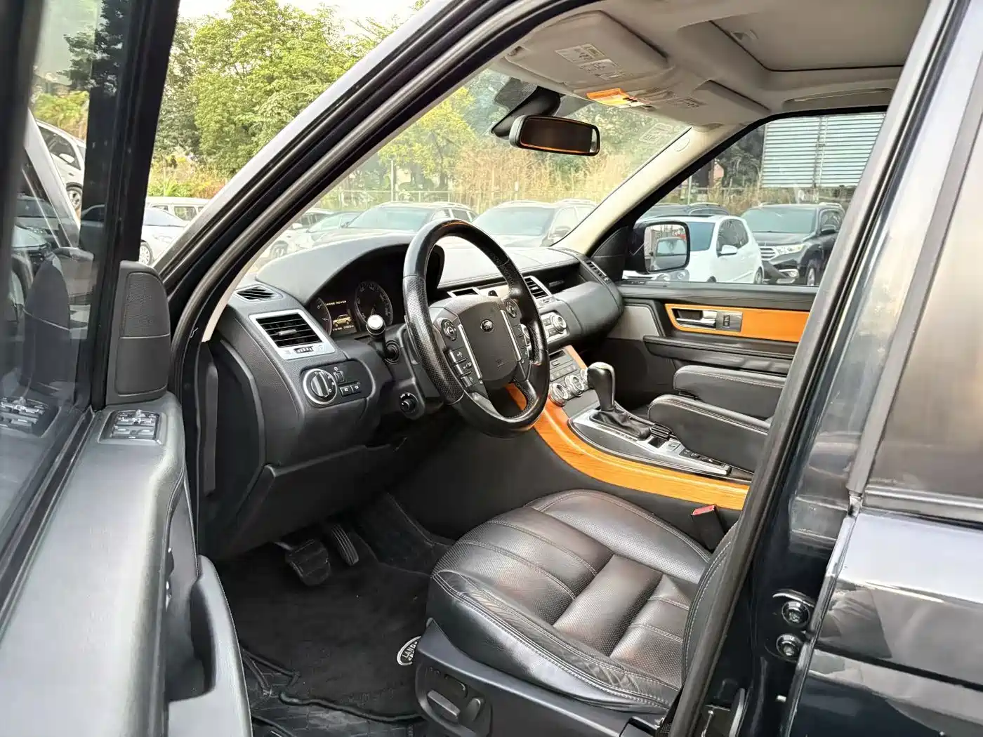 Land Rover Range Rover Sport 2011 5.0 NA V8 HSE фото 3
