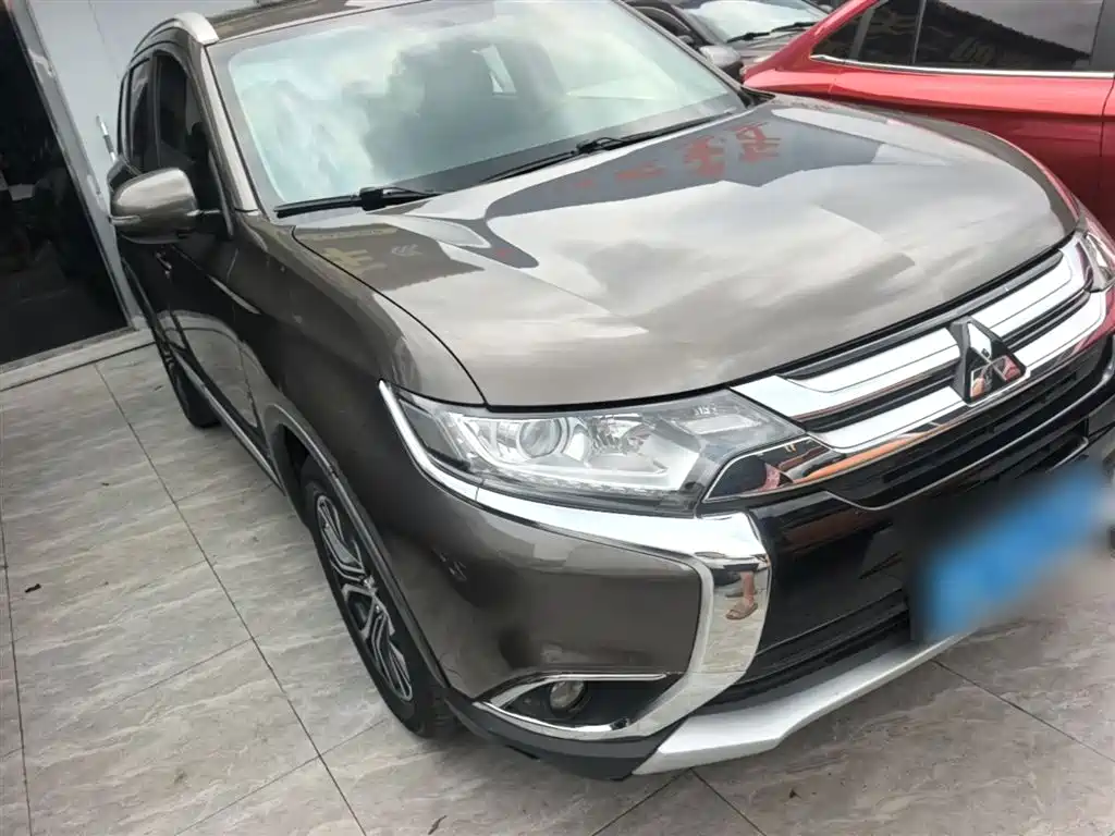 Mitsubishi Outlander 2018 2.0L 2WD Glory Edition 5-seater фото 4