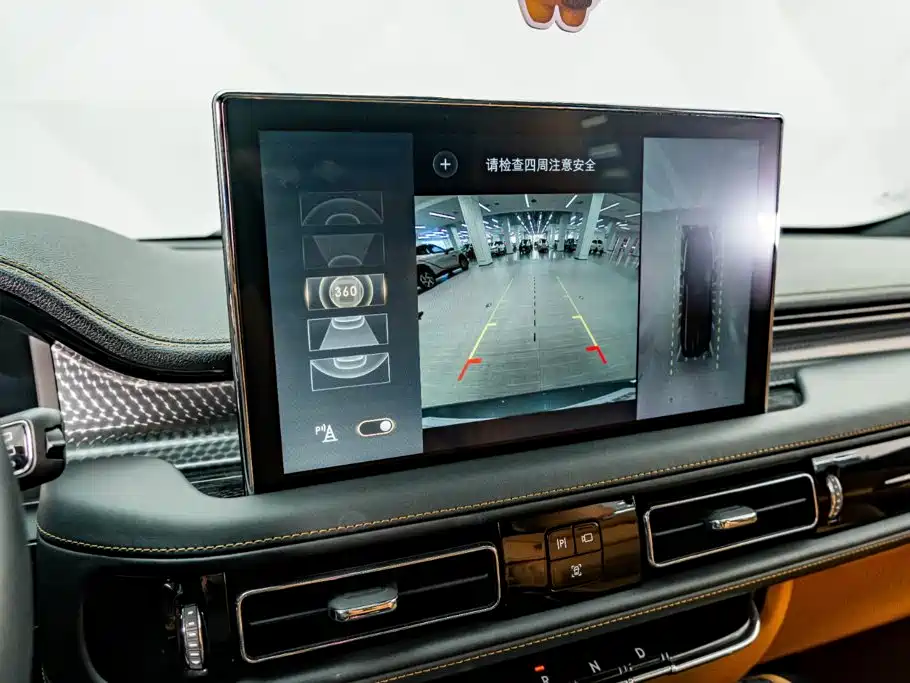 Фото 8 - Lincoln Aviator