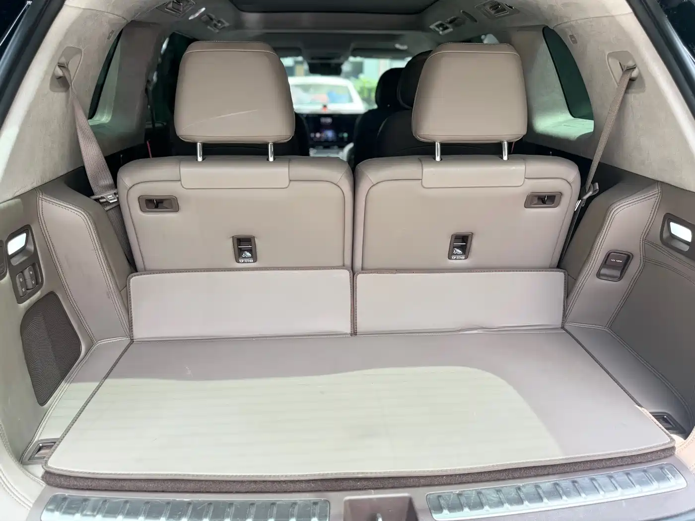 AITO Wenjie AITO M9 2024 Pure Electric Max Edition 100kWh 6-Seater фото 18