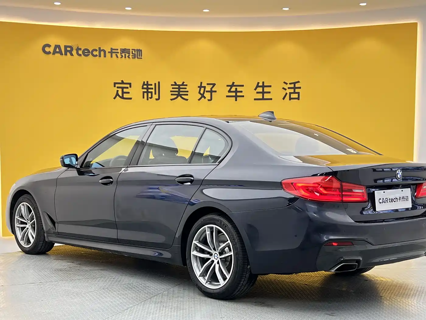 BMW 5 Series 2019 525Li M Sport Package фото 31