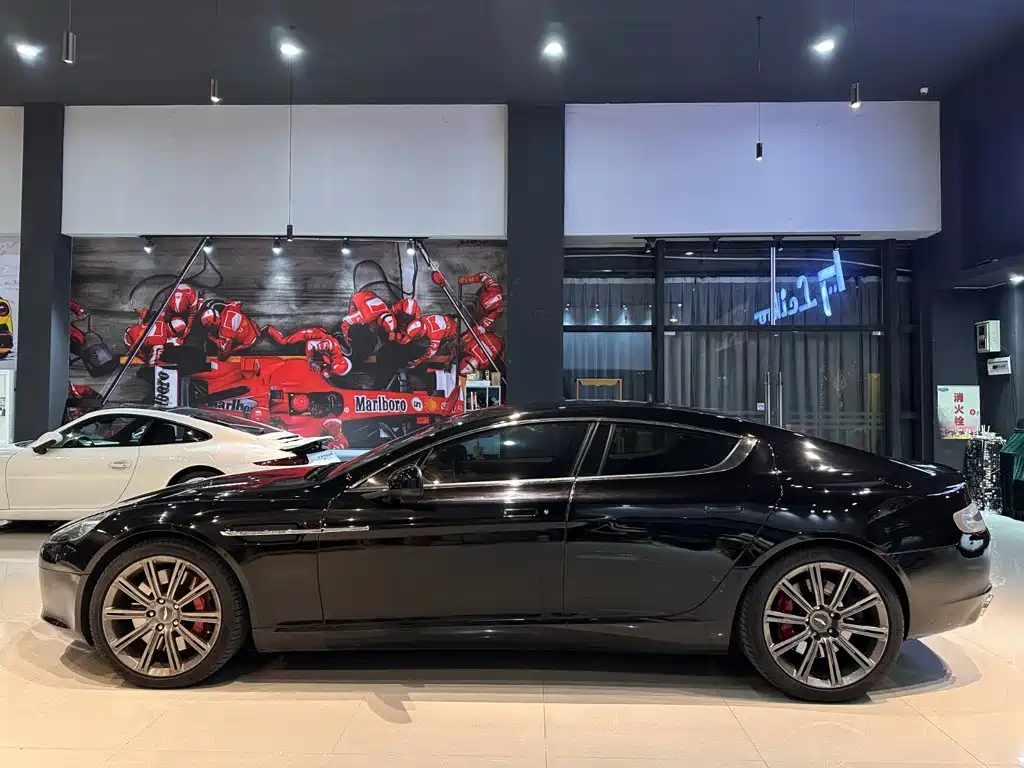 Фото 4 - Aston Martin Rapide