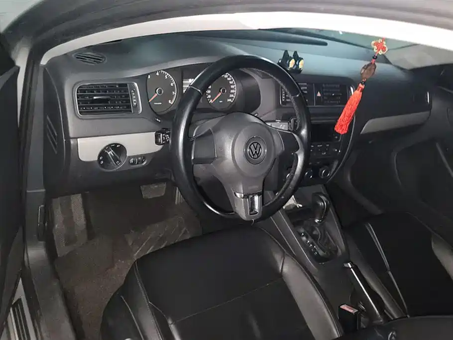 Volkswagen Sagitar 2014 Facelift 1.6L Automatic Leading Version фото 12