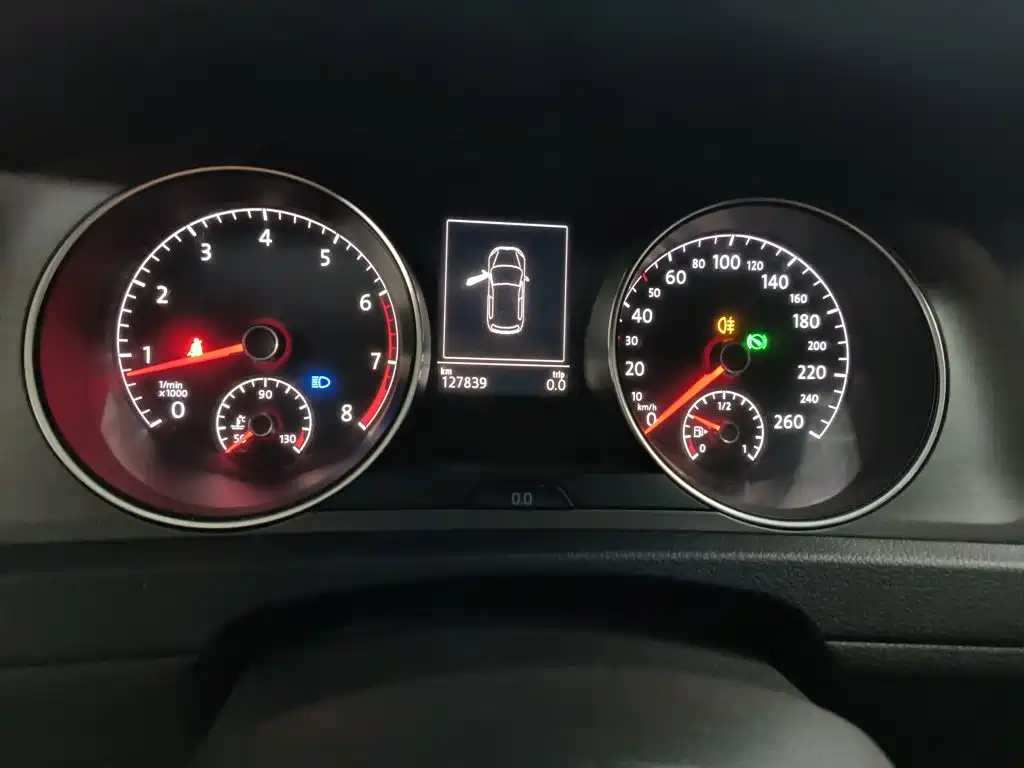 Фото 8 - Volkswagen Golf