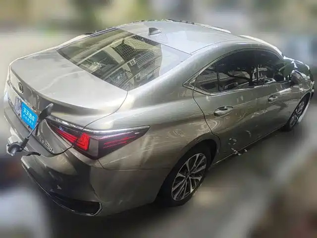 Lexus ES 2022 200 Excellence Edition — фото 2