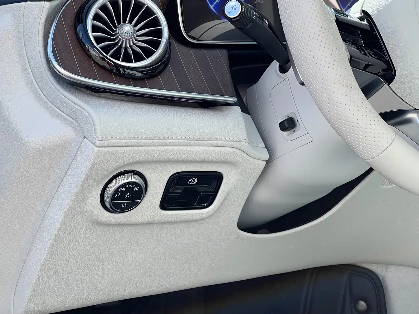Mercedes-Benz EQE 2022 350 Pioneer Edition фото 21