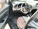 Photo 16 - Hyundai Elantra