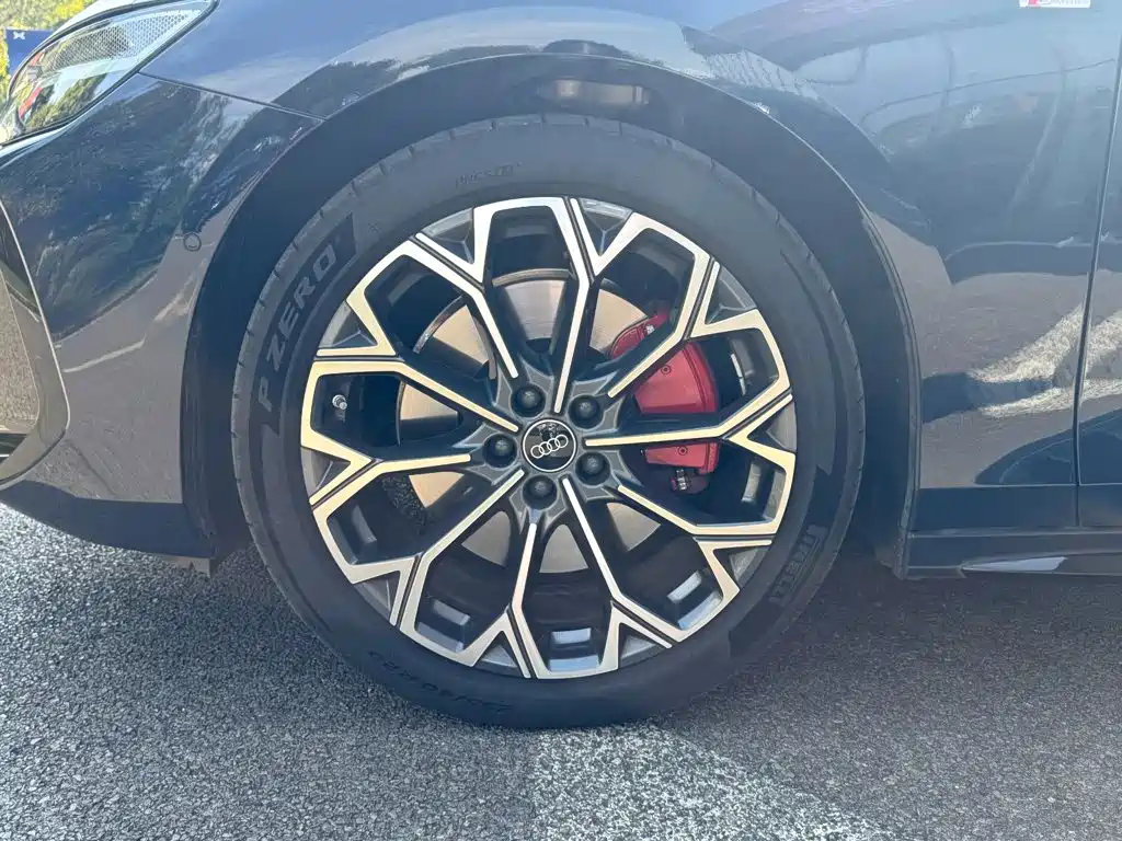 Фото 12 - Audi A6L