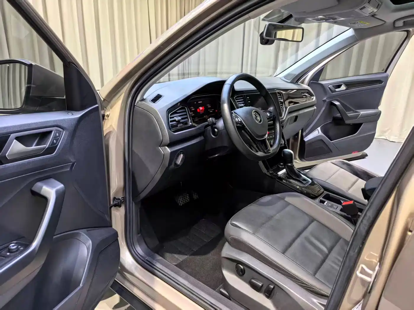 Volkswagen T-ROC 2022 280TSI DSG 2WD Comfort PLUS фото 7