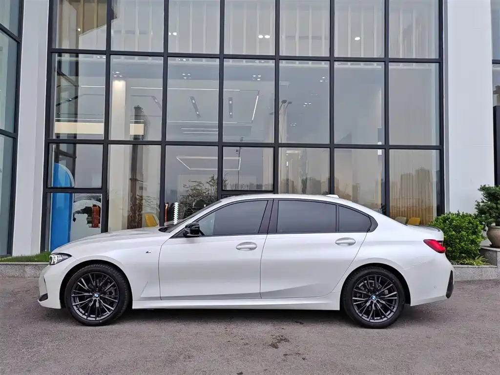 BMW 3 Series 2023 325Li M Sport Black Night Package фото 2