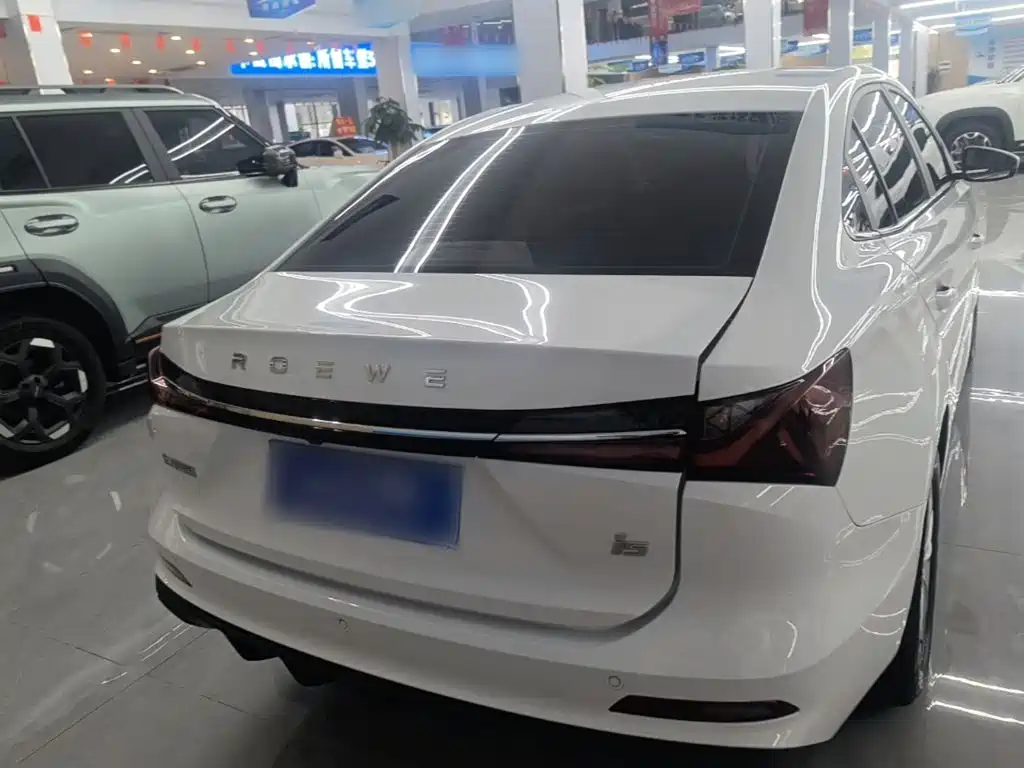 Фото 6 - Roewe i5